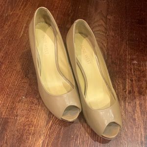Nine West Size 5 Tan Heels